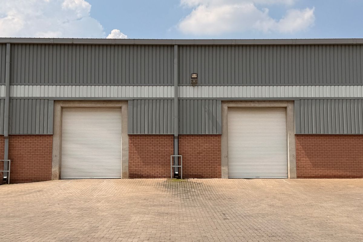 1,315m2 A-Grade Warehouse To Let in Twenty One Industrial Estate - Photo 3