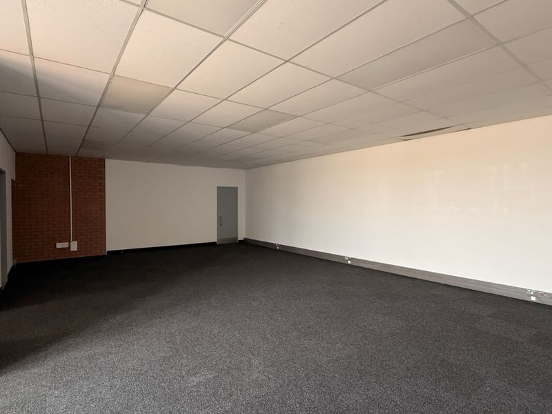 1,315m2 A-Grade Warehouse To Let in Twenty One Industrial Estate - Photo 4