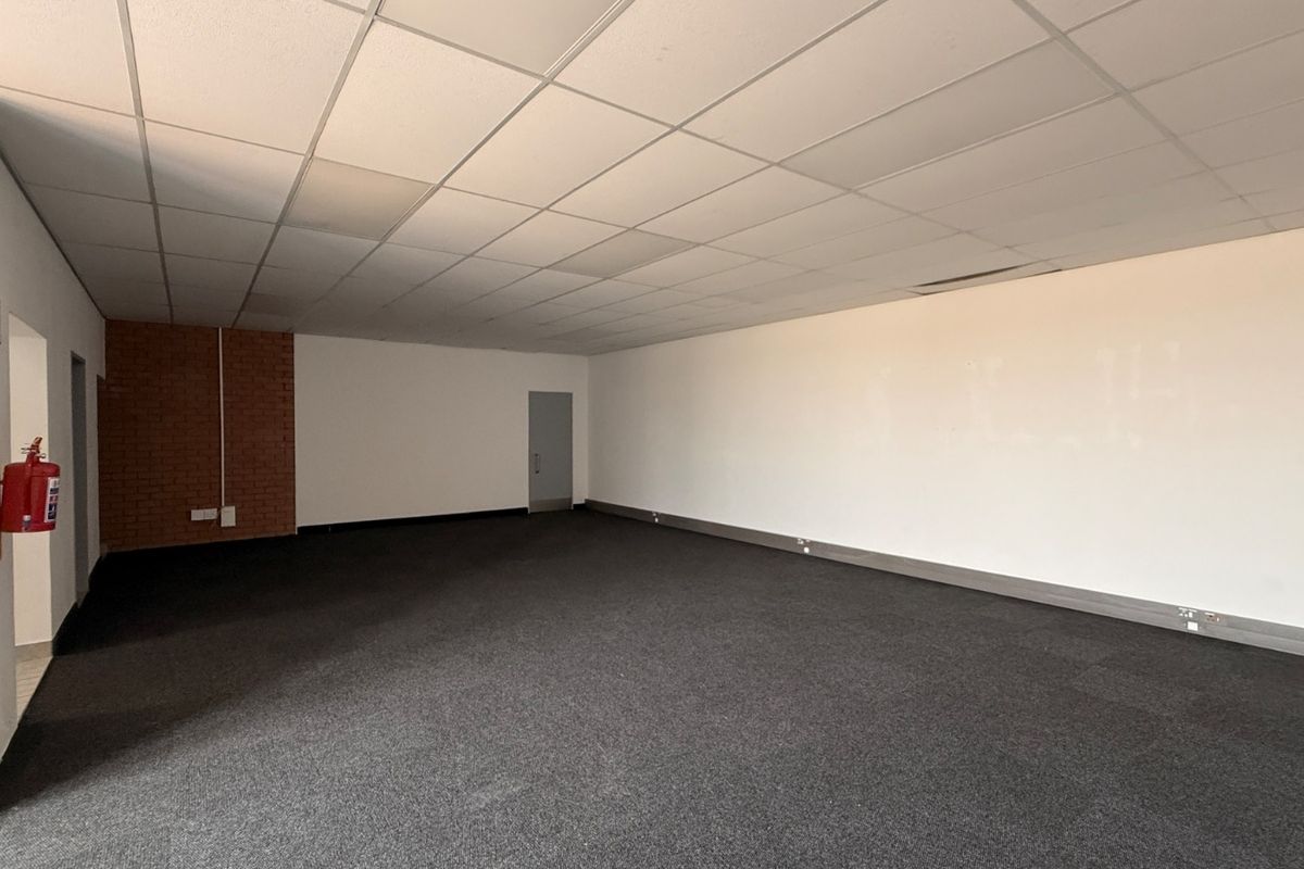 1,315m2 A-Grade Warehouse To Let in Twenty One Industrial Estate - Photo 4