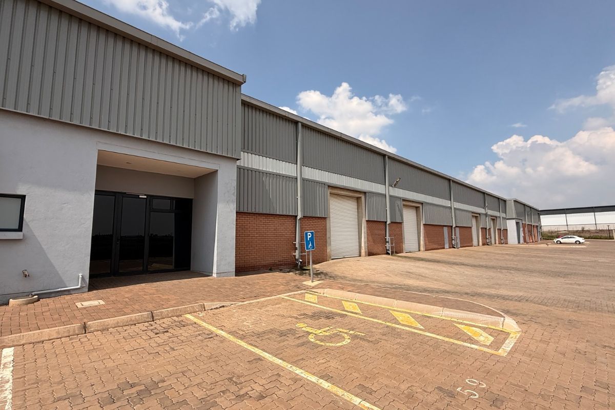 1,315m2 A-Grade Warehouse To Let in Twenty One Industrial Estate - Photo 2