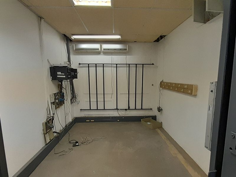 54m Ground Floor Scale and Simplicity in a Secure Industrial Park - Photo 8