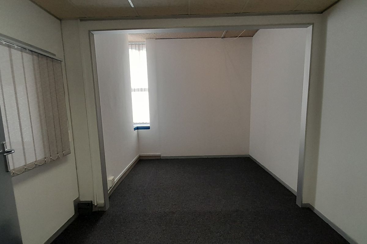 54m Ground Floor Scale and Simplicity in a Secure Industrial Park - Photo 2
