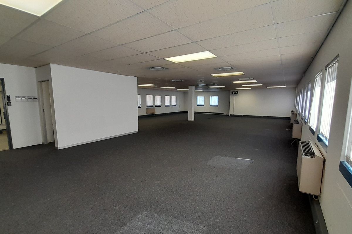 54m Ground Floor Scale and Simplicity in a Secure Industrial Park - Photo 5