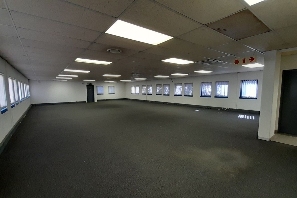 709m Commanding First Floor Office Presence in Mifa Industrial Park - Photo 4