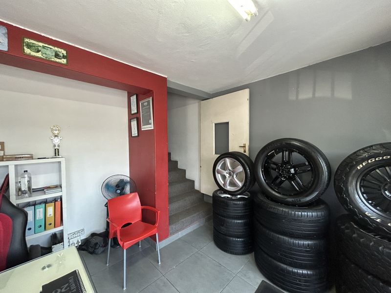 Prime Commercial Space in Ballito Central. - Photo 4