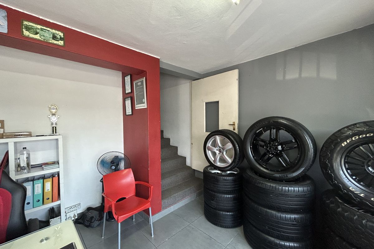 Prime Commercial Space in Ballito Central. - Photo 4