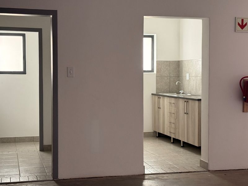 676m2 A-Grade Industrial Warehouse To Let in Olifantsfontein - Photo 9