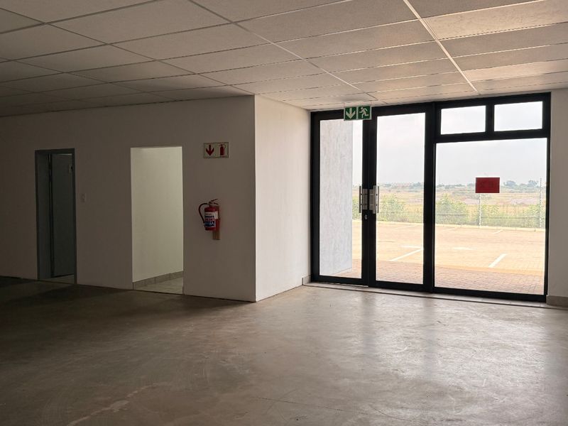 676m2 A-Grade Industrial Warehouse To Let in Olifantsfontein - Photo 7