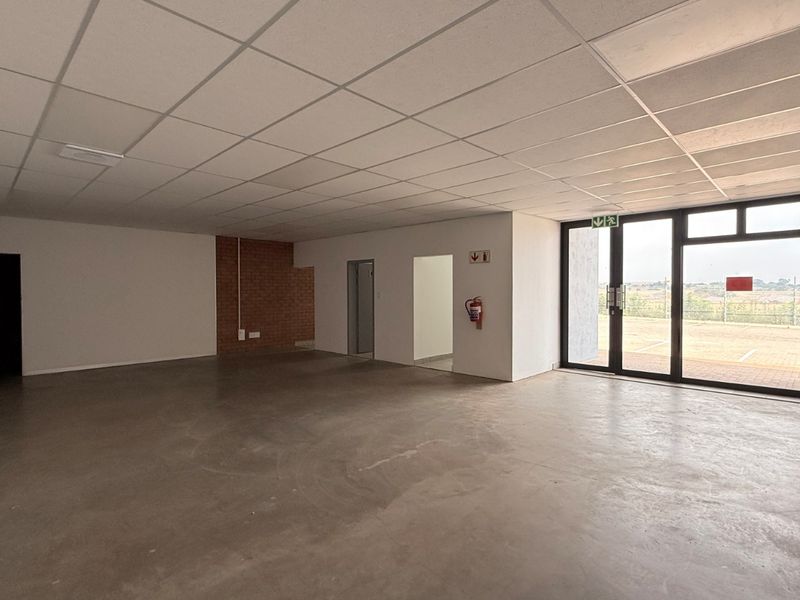 676m2 A-Grade Industrial Warehouse To Let in Olifantsfontein - Photo 6