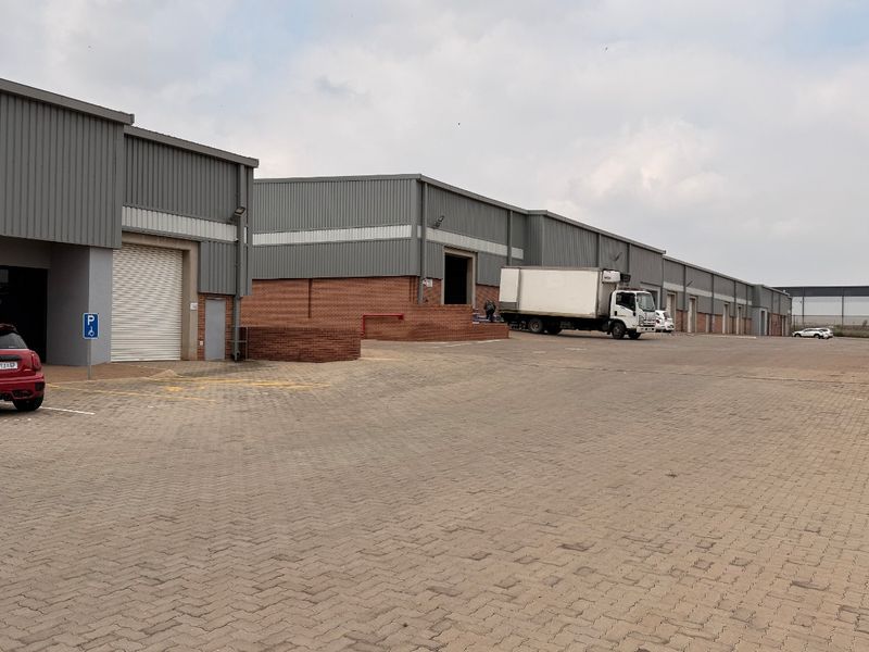 676m2 A-Grade Industrial Warehouse To Let in Olifantsfontein - Photo 3