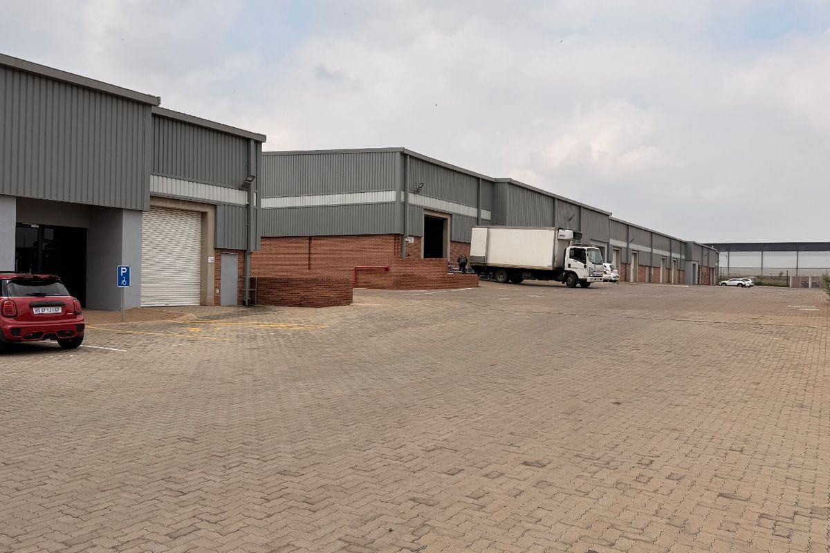 676m2 A-Grade Industrial Warehouse To Let in Olifantsfontein - Photo 3