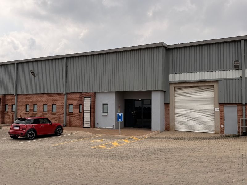 676m2 A-Grade Industrial Warehouse To Let in Olifantsfontein - Photo 4