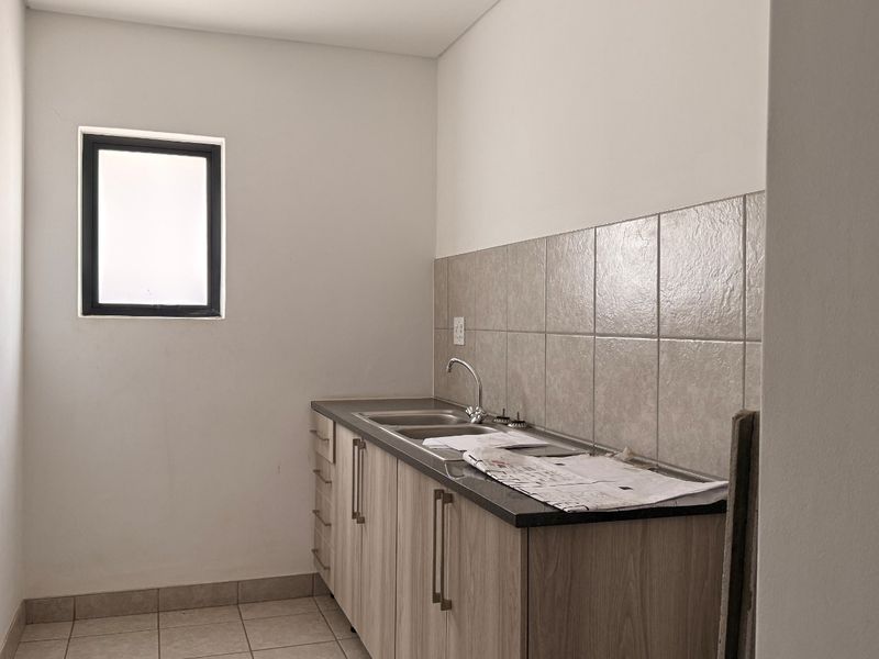 868m2 A-Grade Industrial Warehouse To Let in Twenty One Industrial Estate - Photo 6