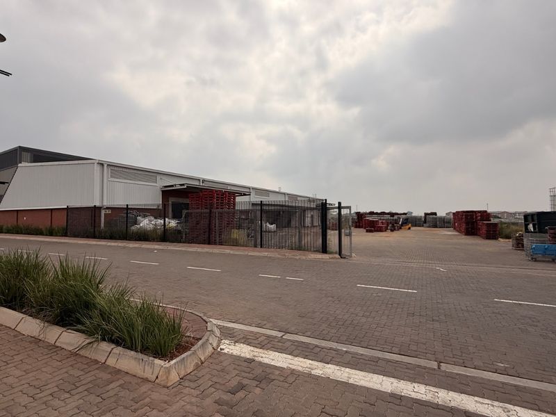 1459m2 Warehouse with Private Yard with To Let in Olive Wood Hub, Witfontein - Photo 7