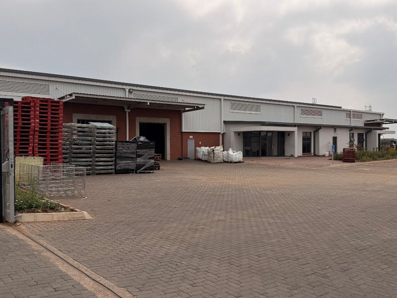 1459m2 Warehouse with Private Yard with To Let in Olive Wood Hub, Witfontein - Photo 2