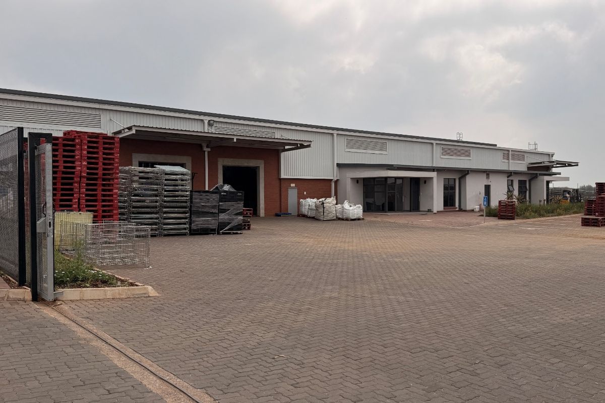 1459m2 Warehouse with Private Yard with To Let in Olive Wood Hub, Witfontein - Photo 2