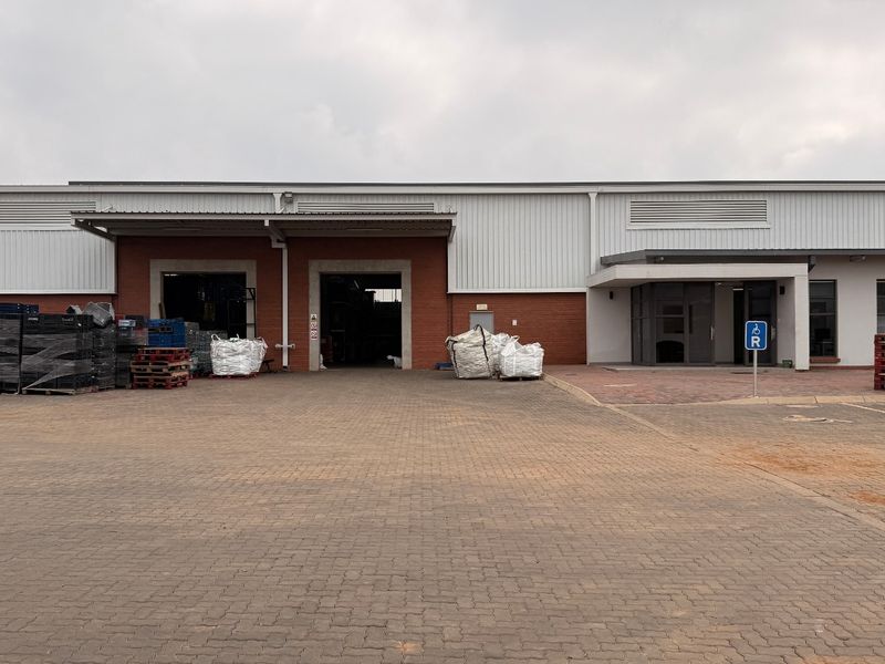 1459m2 Warehouse with Private Yard with To Let in Olive Wood Hub, Witfontein - Photo 4