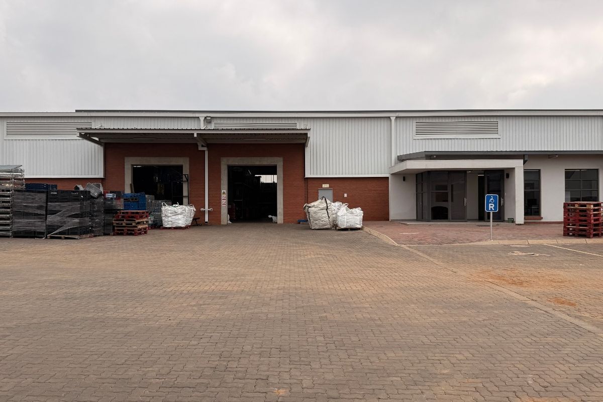 1459m2 Warehouse with Private Yard with To Let in Olive Wood Hub, Witfontein - Photo 4