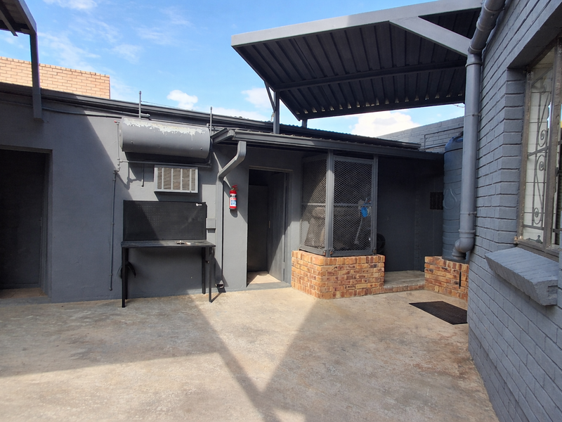 A golden investment chance awaits!- Commercial Property for sale in Selection Park Springs - Photo 6
