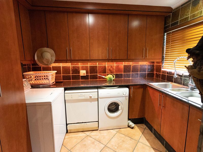 Beautiful smallholding with Workshop - Photo 9