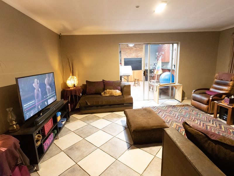 Beautiful smallholding with Workshop - Photo 4