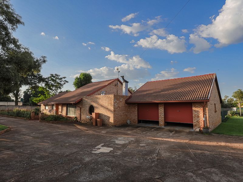 Beautiful smallholding with Workshop - Photo 4