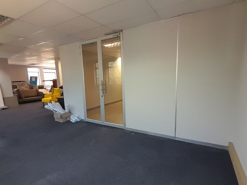 118m Ground Floor Office with the Right Practical Advantage - Photo 2