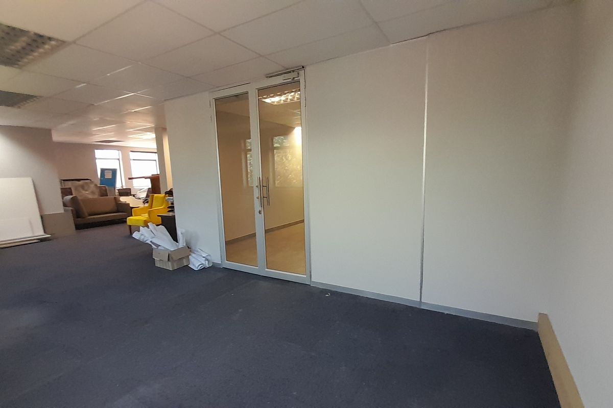 118m Ground Floor Office with the Right Practical Advantage - Photo 2