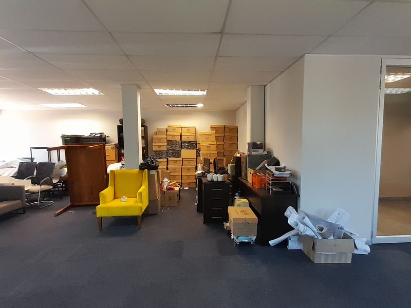 118m Ground Floor Office with the Right Practical Advantage - Photo 9