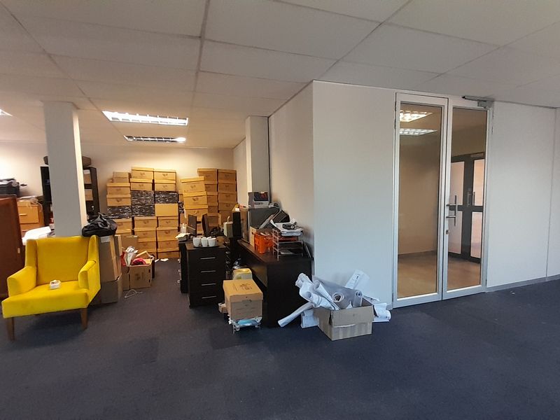 118m Ground Floor Office with the Right Practical Advantage - Photo 8