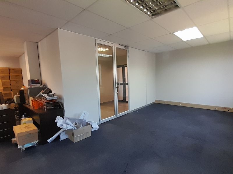 118m Ground Floor Office with the Right Practical Advantage - Photo 7