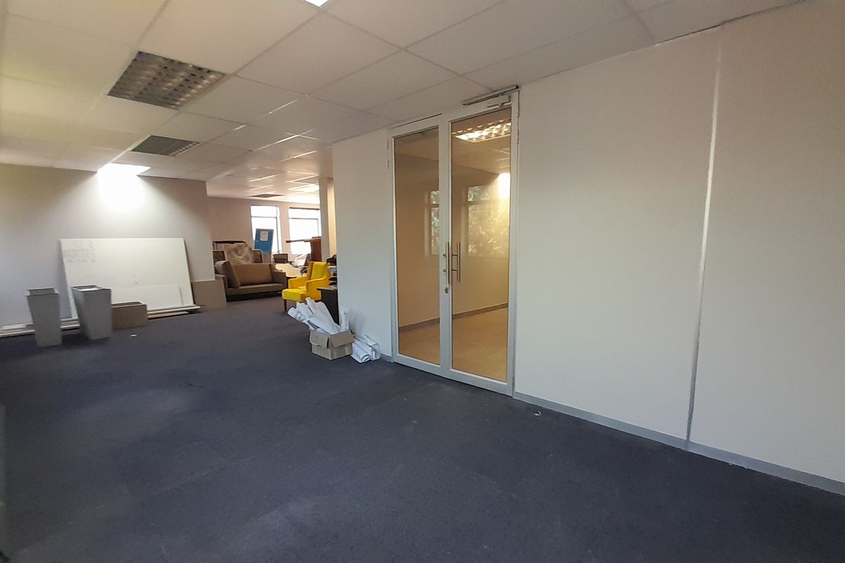 118m Ground Floor Office with the Right Practical Advantage - Photo 3