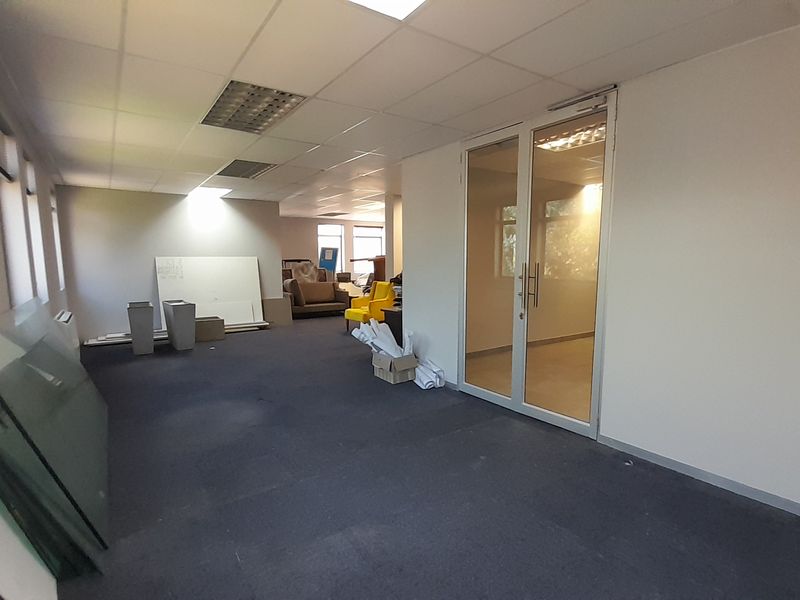 118m Ground Floor Office with the Right Practical Advantage - Photo 4
