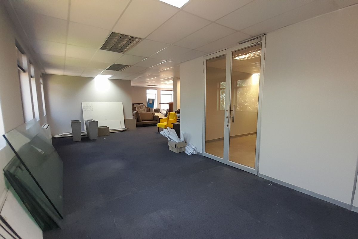 118m Ground Floor Office with the Right Practical Advantage - Photo 4