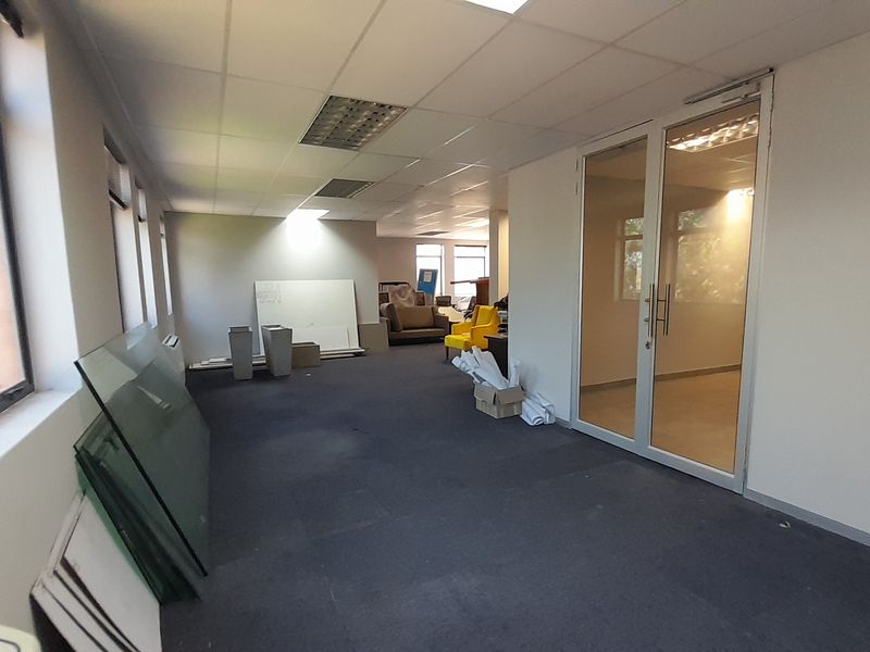 118m Ground Floor Office with the Right Practical Advantage - Photo 5