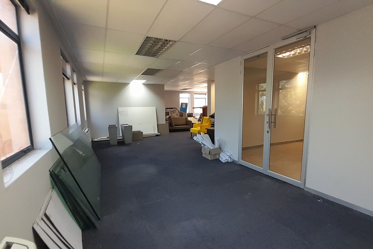 118m Ground Floor Office with the Right Practical Advantage - Photo 5