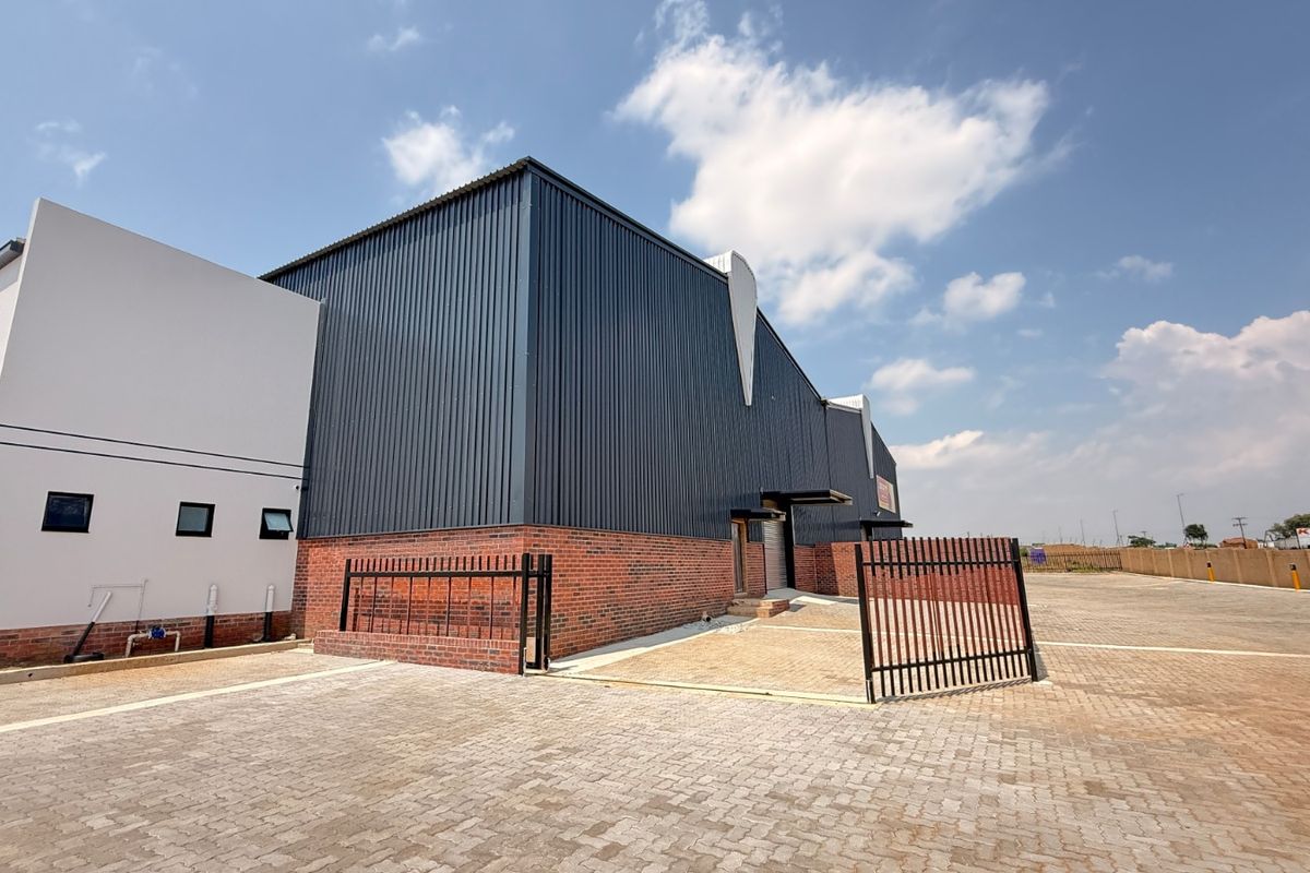 662m2 AAA Warehouse with Large Private Yard For Sale, Centurion | Prime N14 Location - Photo 3