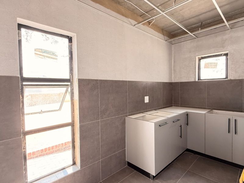 Brand New 596m2 AAA Warehouse For Sale with N14 Access, Limeroc Bussiness Park, Centurion - Photo 7