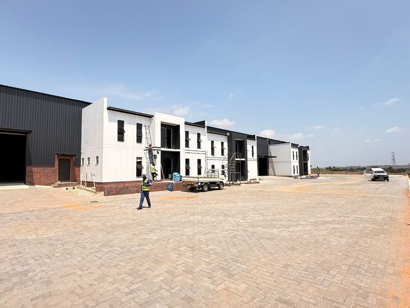 Brand New 596m2 AAA Warehouse For Sale with N14 Access, Limeroc Bussiness Park, Centurion - Photo 2