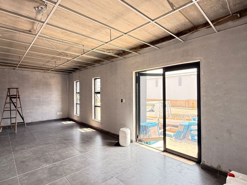 Brand New 596m2 AAA Warehouse For Sale with N14 Access, Limeroc Bussiness Park, Centurion - Photo 4