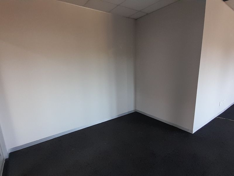 Smart First Floor 140m Office in a Trusted Business Address - Photo 2