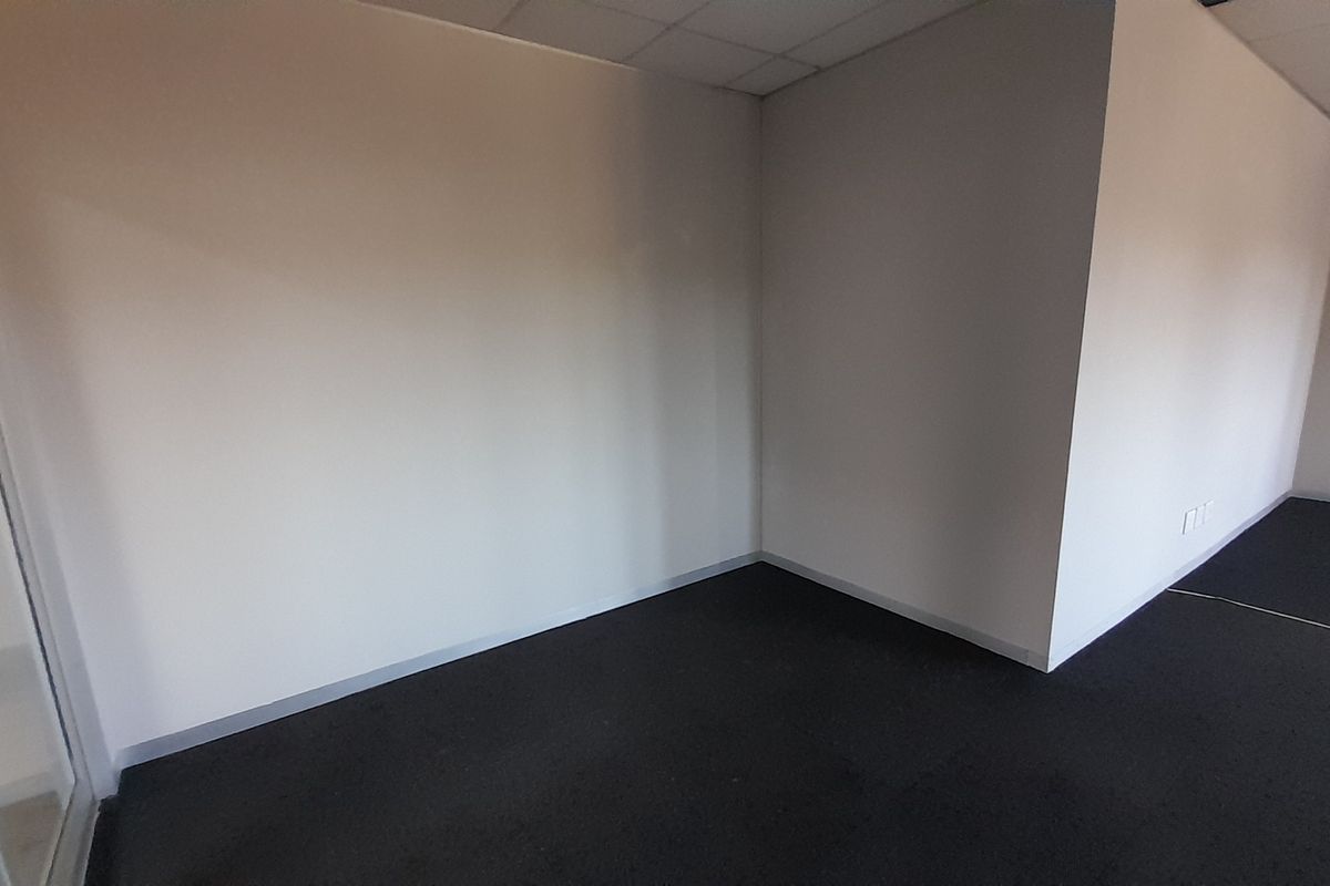 Smart First Floor 140m Office in a Trusted Business Address - Photo 2