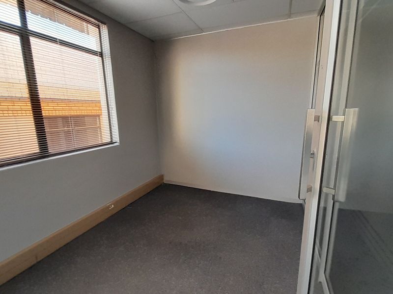 A 507m Ground Floor Office Designed for Scale and Structure - Photo 8