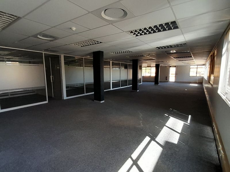 A 507m Ground Floor Office Designed for Scale and Structure - Photo 7