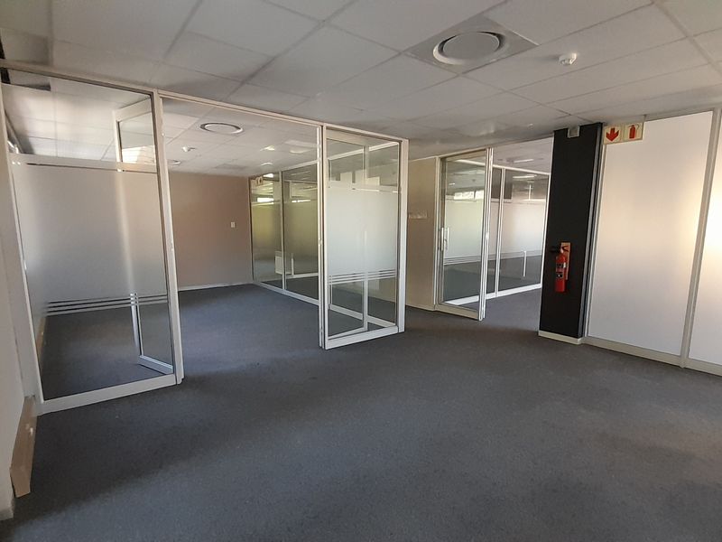 A 507m Ground Floor Office Designed for Scale and Structure - Photo 2