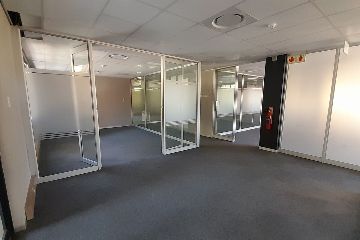 A 507m Ground Floor Office Designed for Scale and Structure - Photo 2