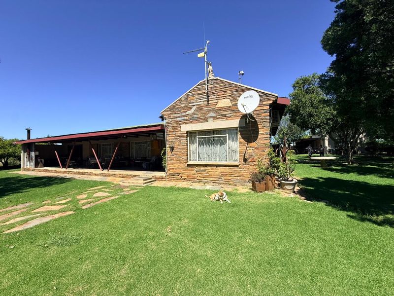 Exceptional 128-Hectare Grazing Farm with Strong Water Infrastructure and Spacious Homestead - Photo 8