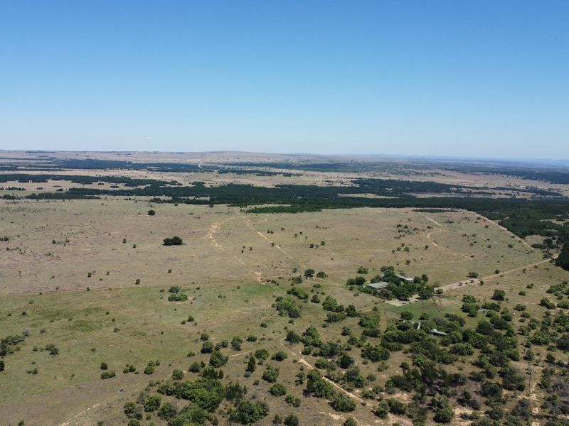 Exceptional 128-Hectare Grazing Farm with Strong Water Infrastructure and Spacious Homestead - Photo 7