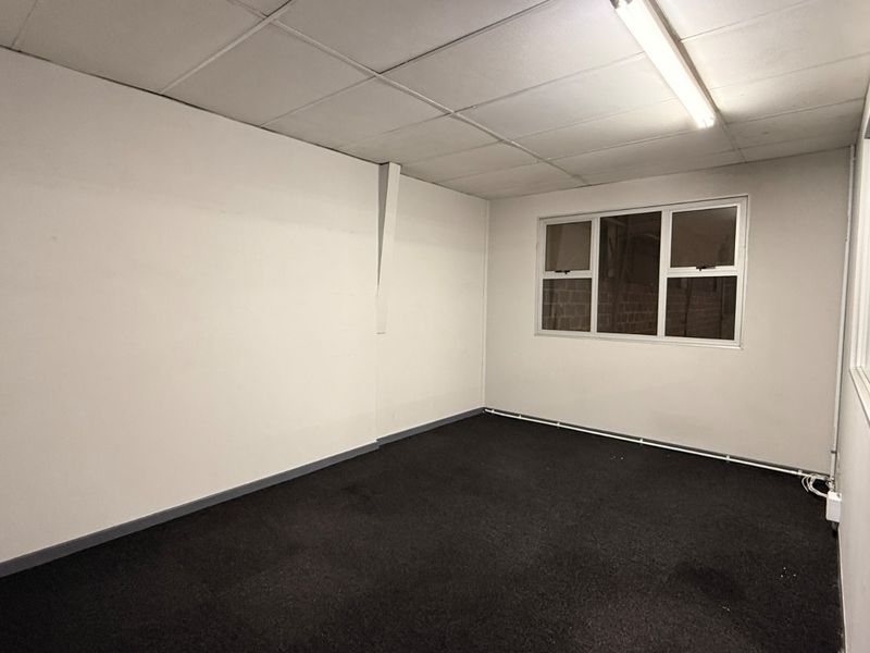 Modern, High-Clearance 519m2 Warehouse in Prime Samrand Logistics Hub - Photo 9