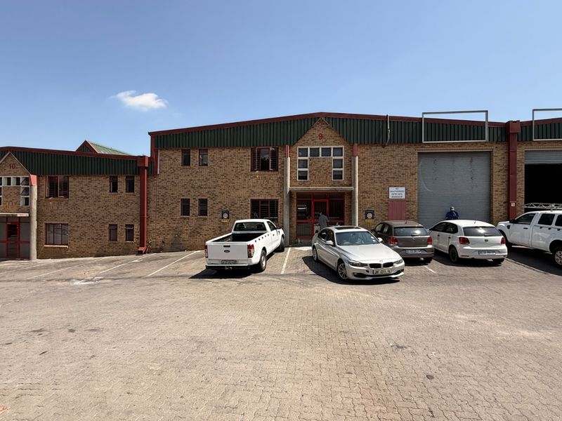 Modern, High-Clearance 519m2 Warehouse in Prime Samrand Logistics Hub - Photo 2